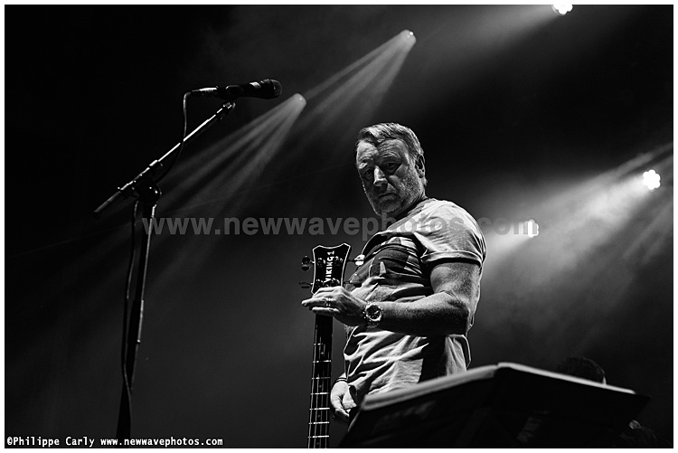 Peter Hook & the Light